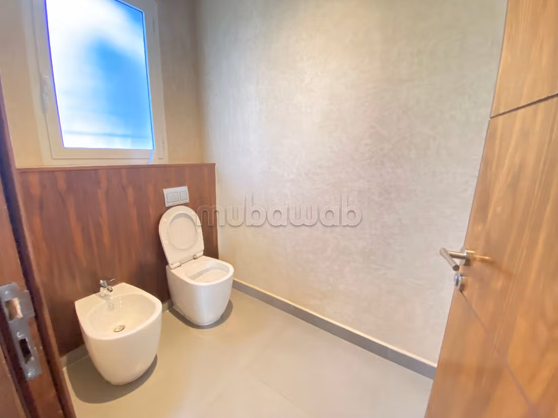 Luxury house for rent in Souissi. Large area 1800 m². Terrace and garden. 