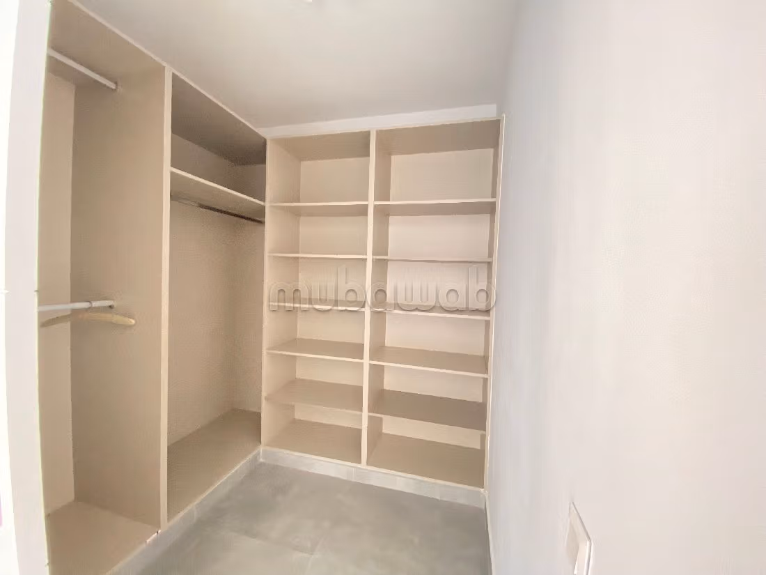 Luxury house for rent in Souissi. Large area 1800 m². Terrace and garden. 