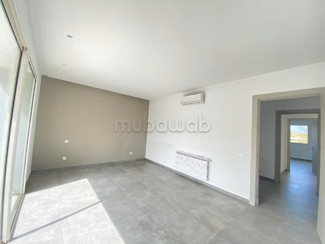 Luxury house for rent in Souissi. Large area 1800 m². Terrace and garden. 