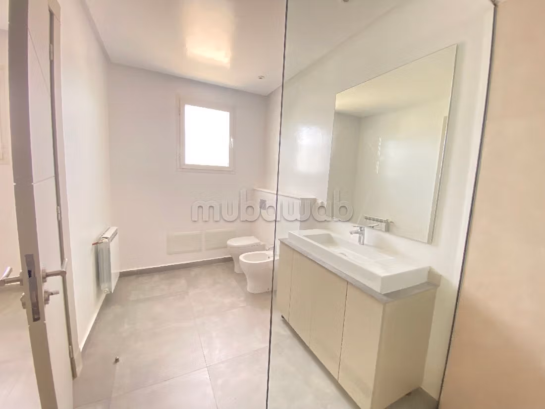 Luxury house for rent in Souissi. Large area 1800 m². Terrace and garden. 