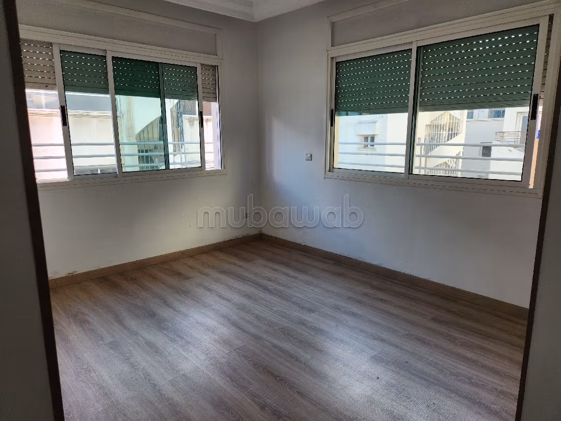 Affitto di uno splendido appartamento a Racine. 4 locali spaziosi. Garage e terrazzo.