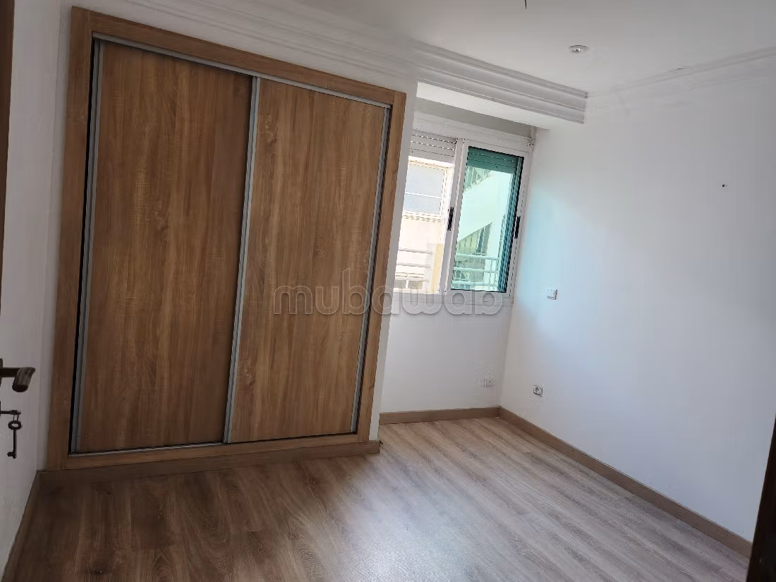 Affitto di uno splendido appartamento a Racine. 4 locali spaziosi. Garage e terrazzo.