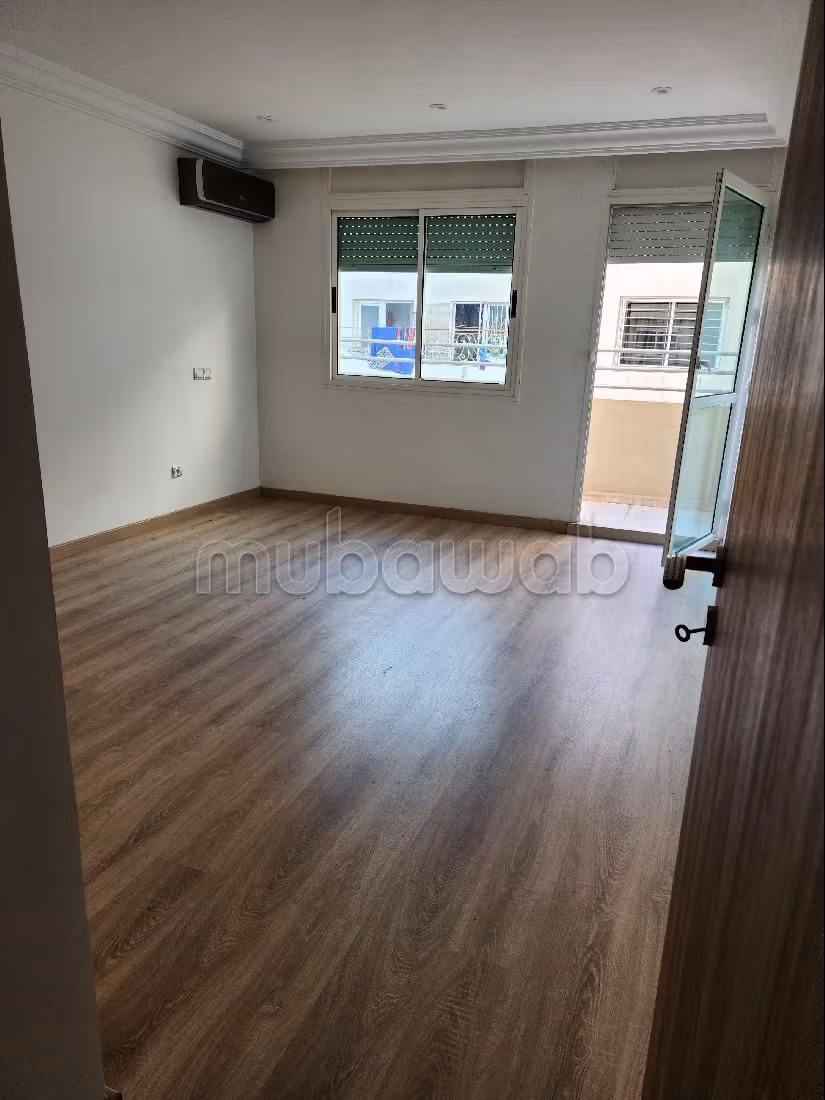 Affitto di uno splendido appartamento a Racine. 4 locali spaziosi. Garage e terrazzo.