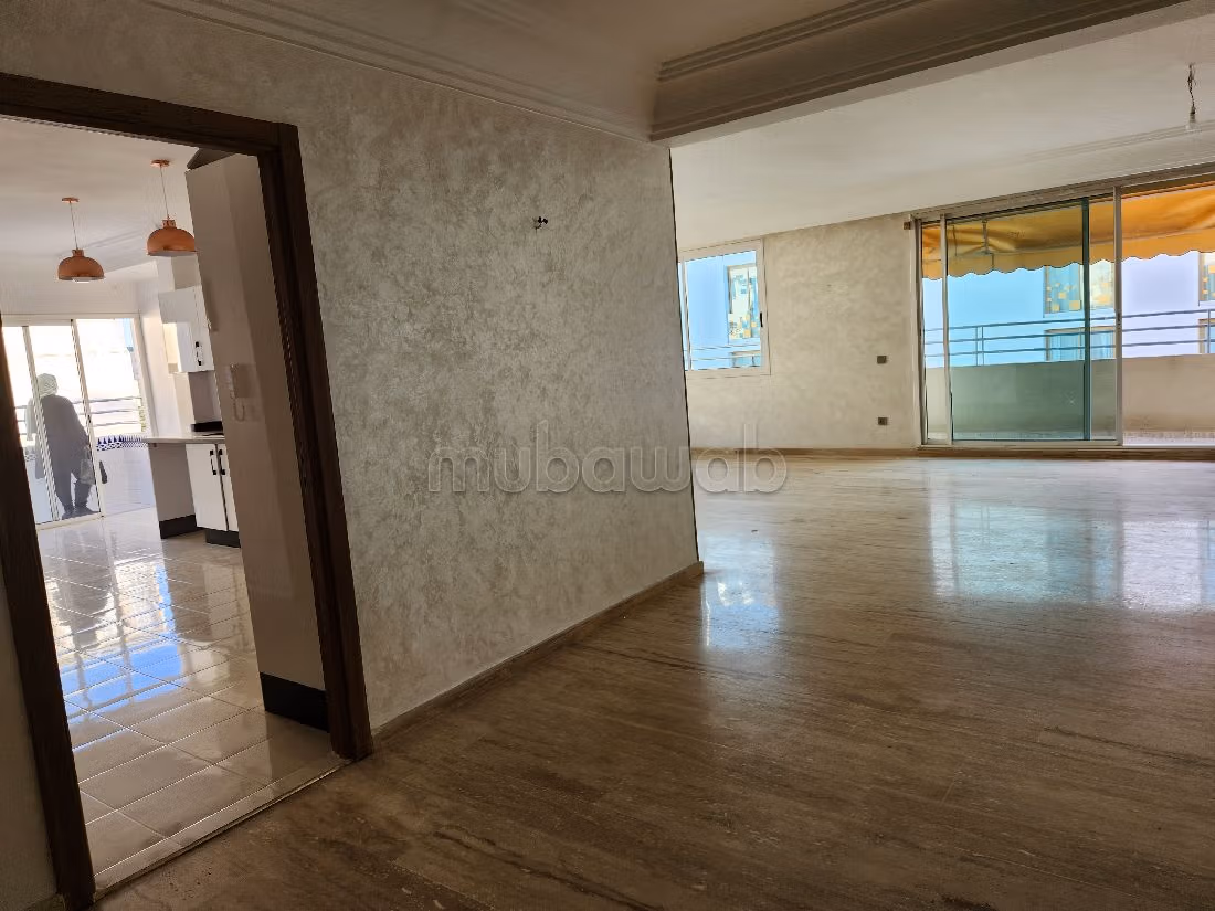 Affitto di uno splendido appartamento a Racine. 4 locali spaziosi. Garage e terrazzo.