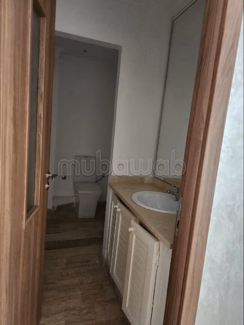 Affitto di uno splendido appartamento a Racine. 4 locali spaziosi. Garage e terrazzo.