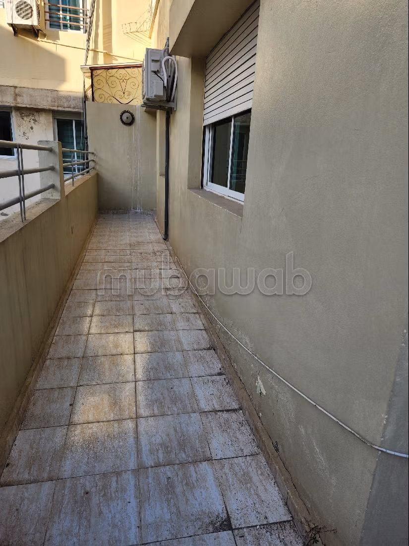 Affitto di uno splendido appartamento a Racine. 4 locali spaziosi. Garage e terrazzo.