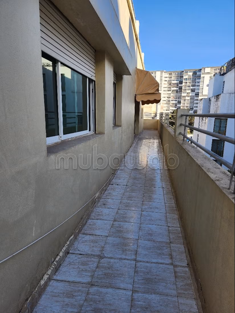 Affitto di uno splendido appartamento a Racine. 4 locali spaziosi. Garage e terrazzo.