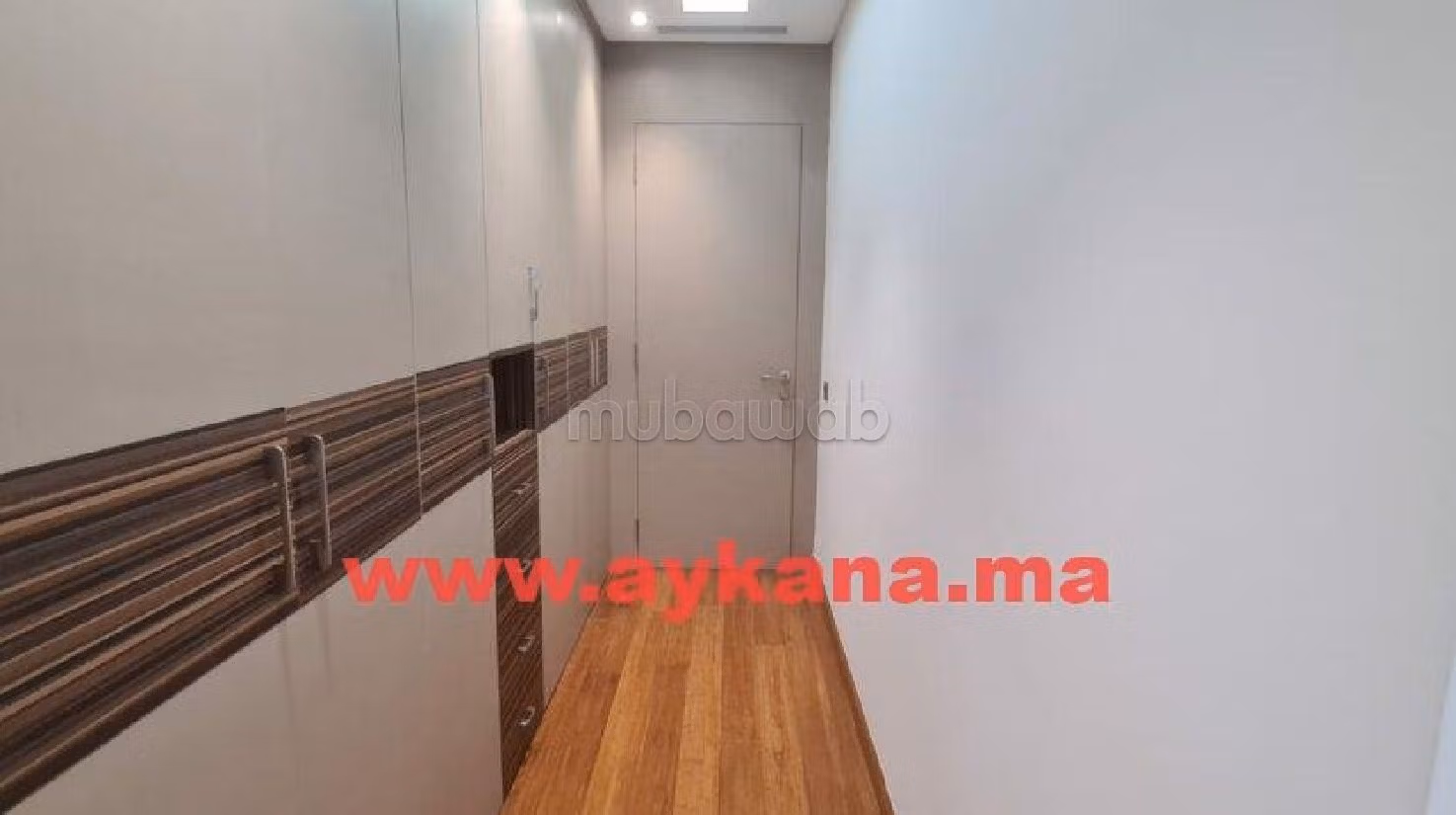 شقة رائعة للإيجار بالرياض. المساحة 570 م². الراحة مع مكيف الهواء و مدفأة