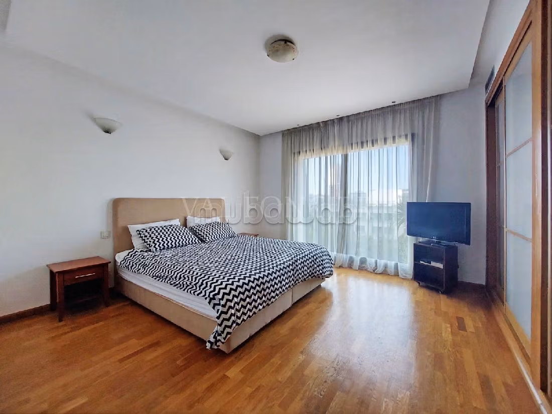 Lovely apartment for rent in Gauthier. Small area 203 m². Fireplace and air conditioning