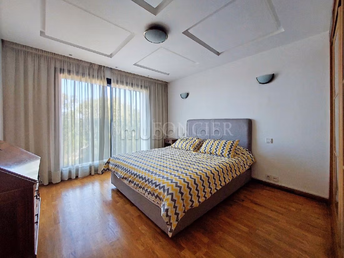 Lovely apartment for rent in Gauthier. Small area 203 m². Fireplace and air conditioning