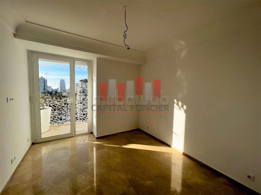 Affitta il tuo appartamento a Port. 2 camere da letto. Garage e terrazzo. 