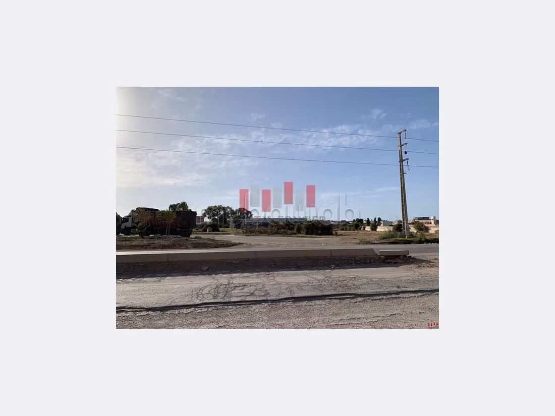 شقة رائعة للبيع بجرف. المساحة الكلية 4440 م²