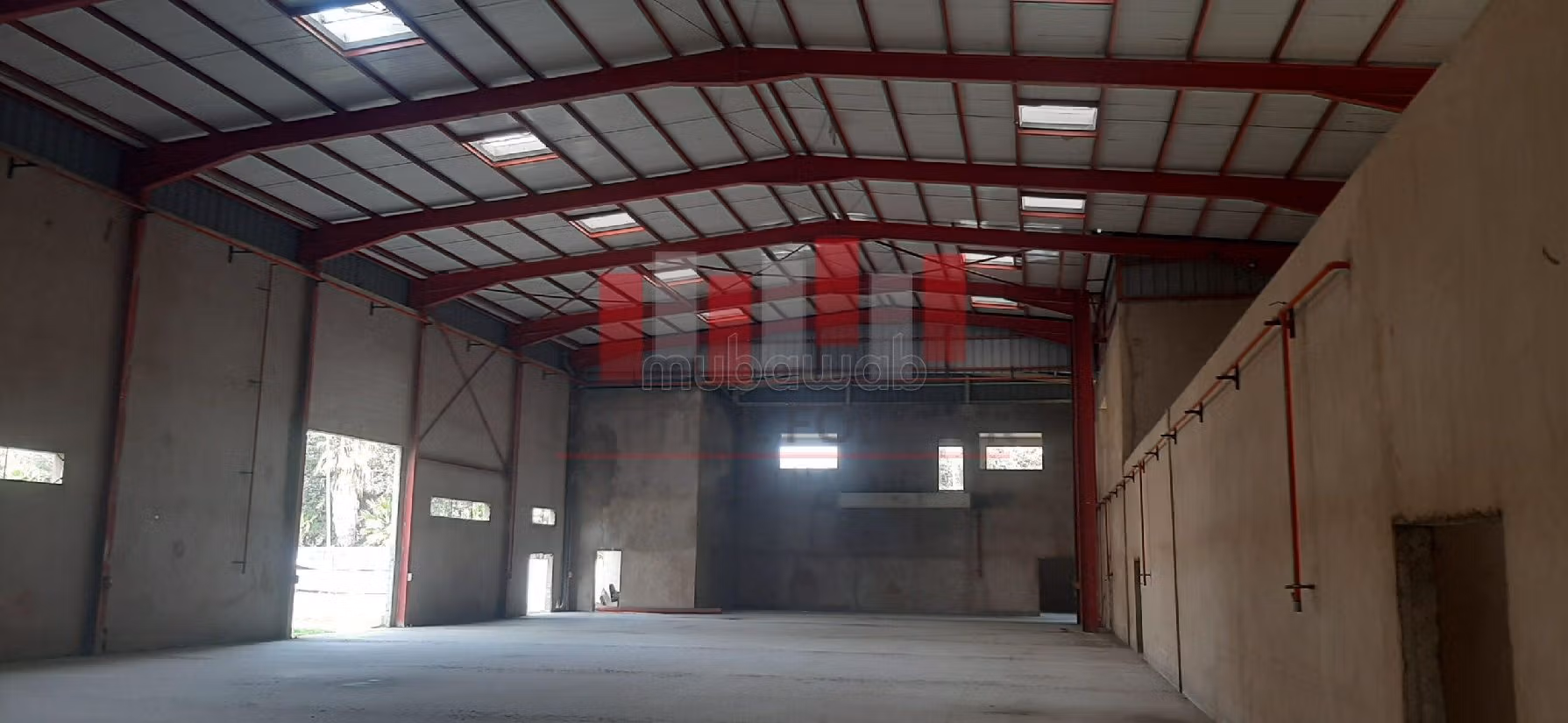 Te koop: commercieel vastgoed. Totale oppervlakte 6000 m². Beveiligingssysteem. 