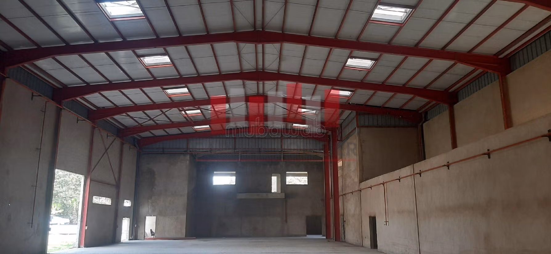 Te koop: commercieel vastgoed. Totale oppervlakte 6000 m². Beveiligingssysteem. 