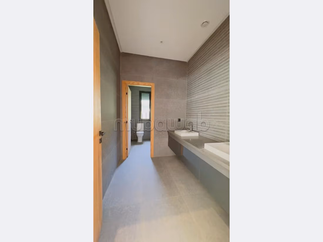 Villa neuve standing en location a souissi