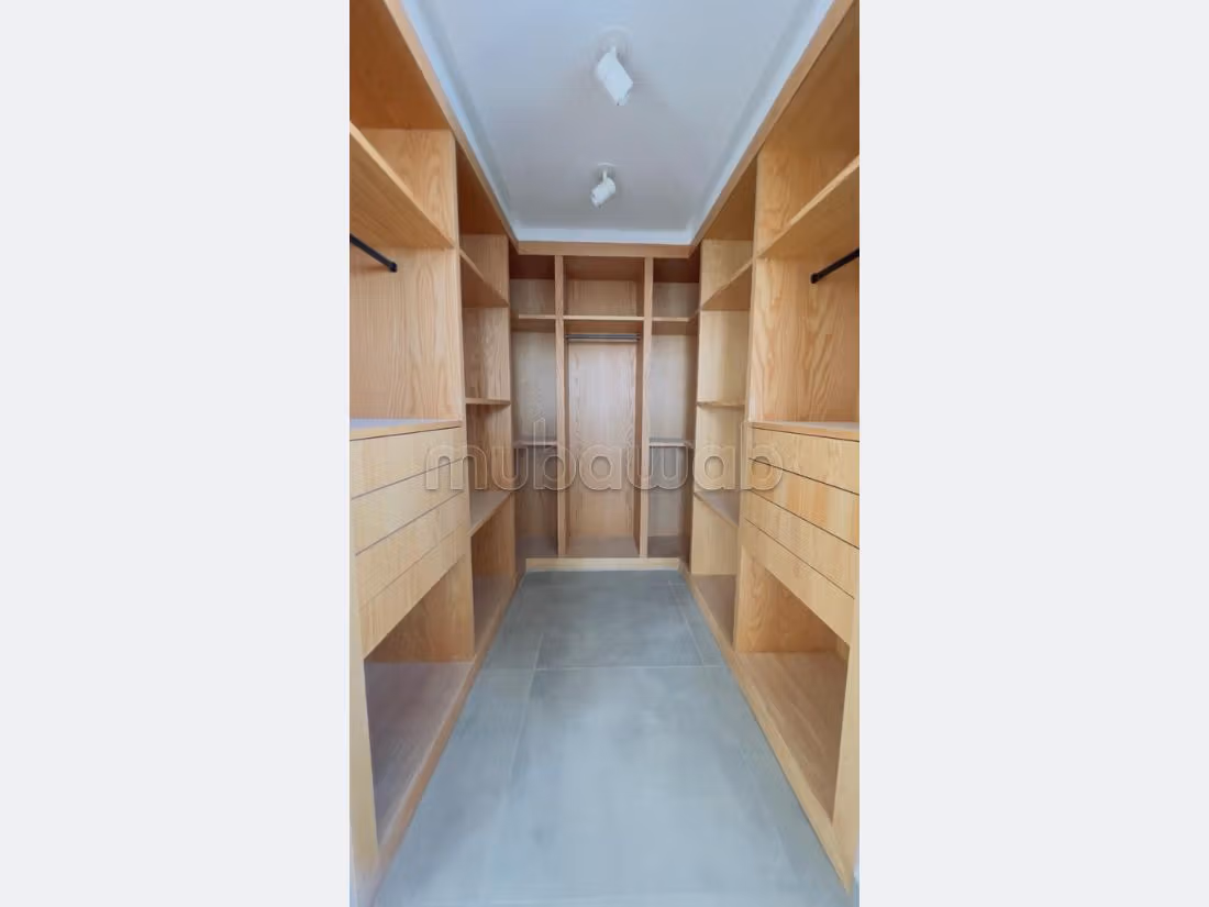 Villa neuve standing en location a souissi