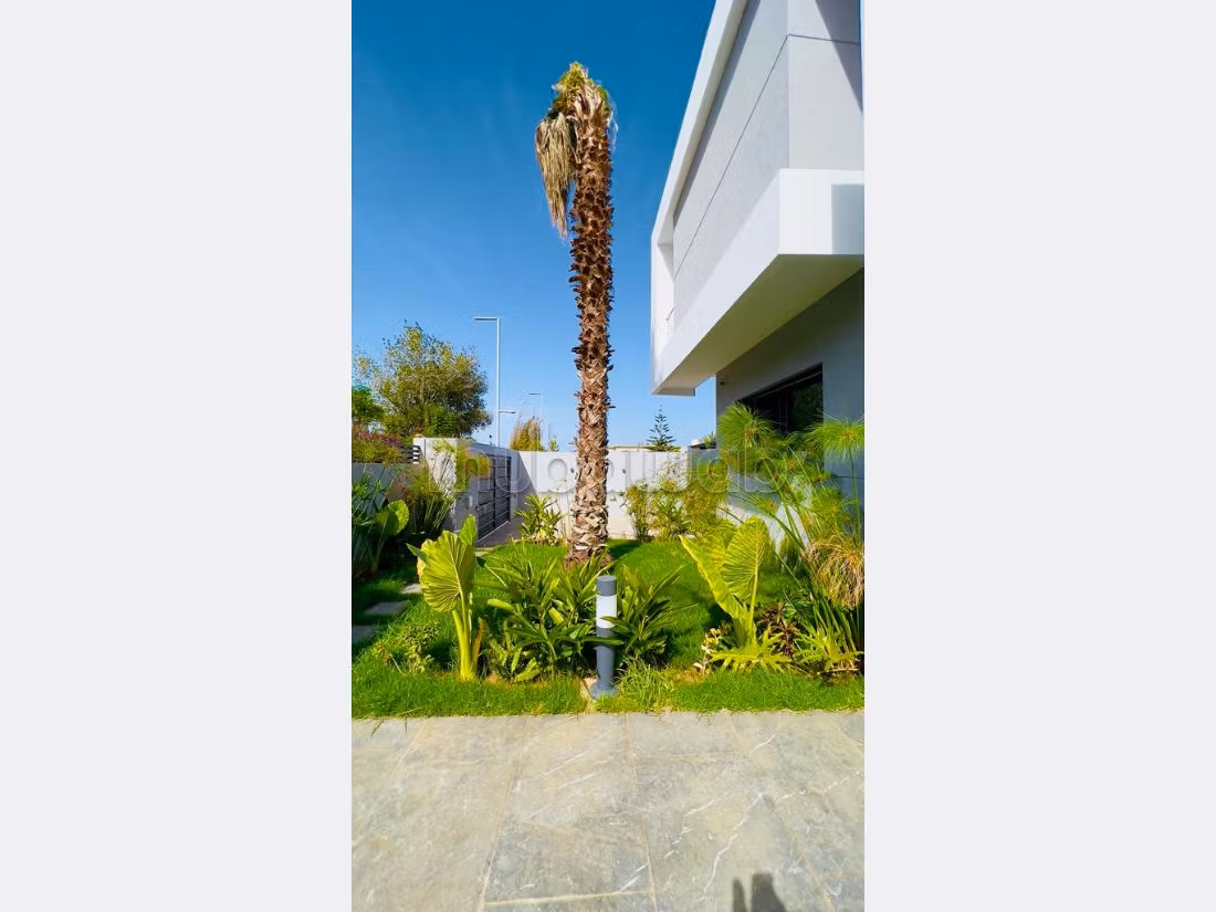 Villa neuve standing en location a souissi