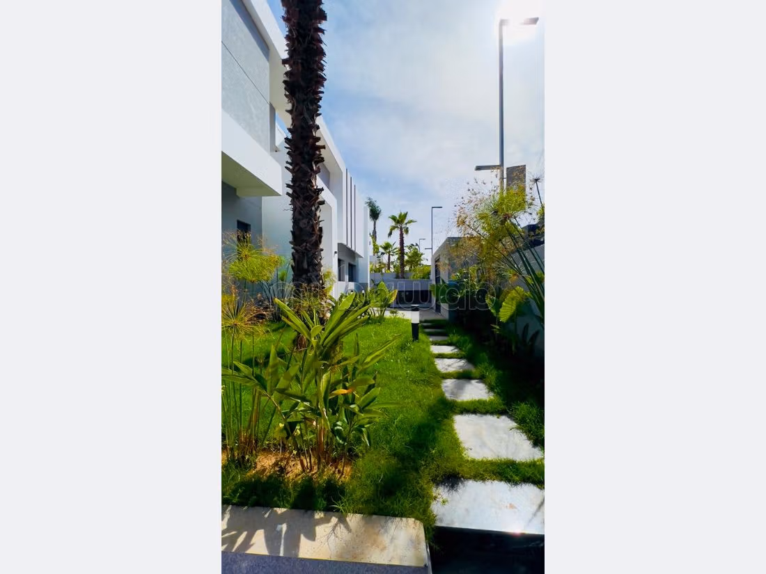 Villa neuve standing en location a souissi