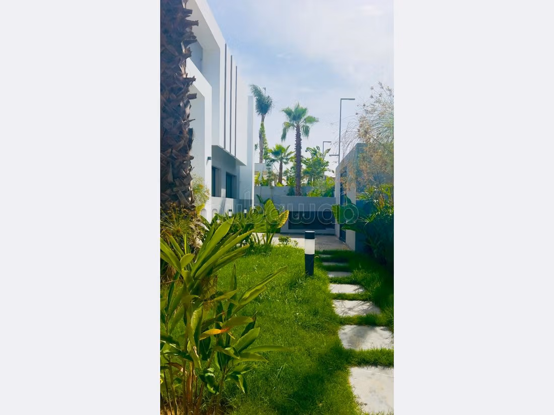 Villa neuve standing en location a souissi
