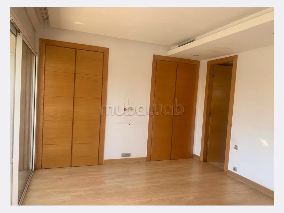 Villa di lusso in vendita. 10 locali spaziosi. Porta blindata e riscaldamento. 