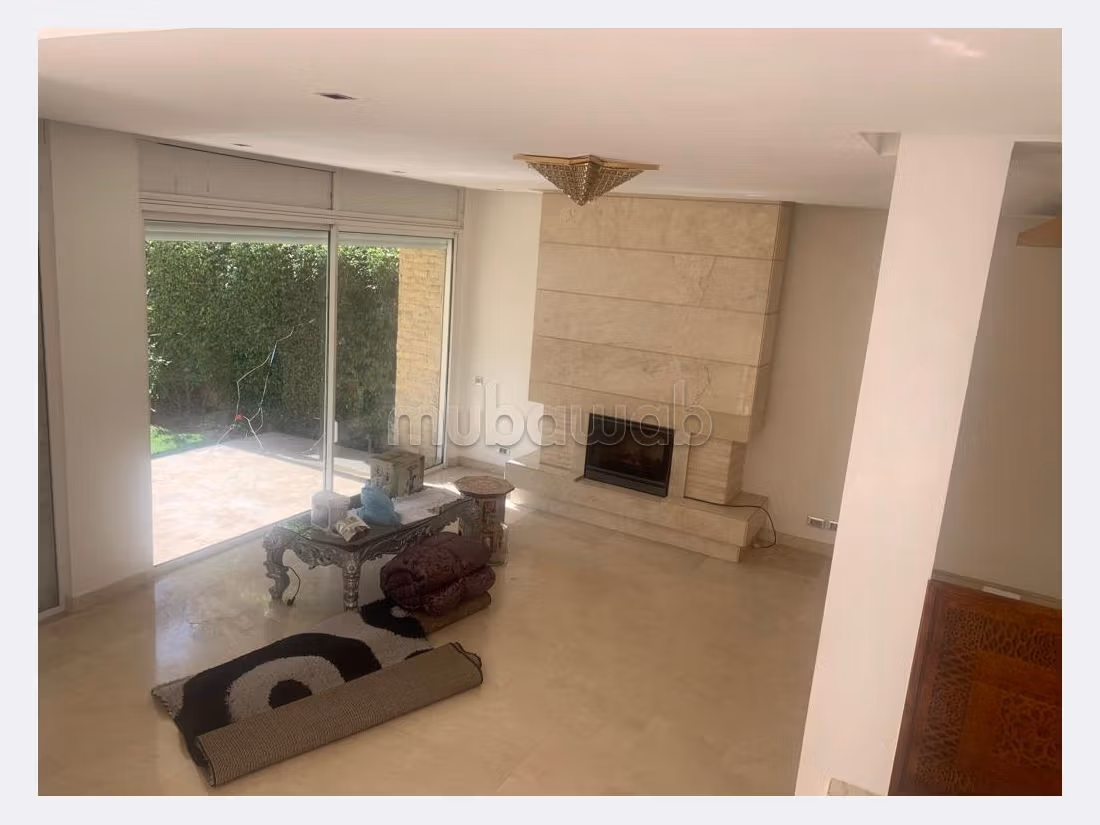 Villa di lusso in vendita. 10 locali spaziosi. Porta blindata e riscaldamento. 