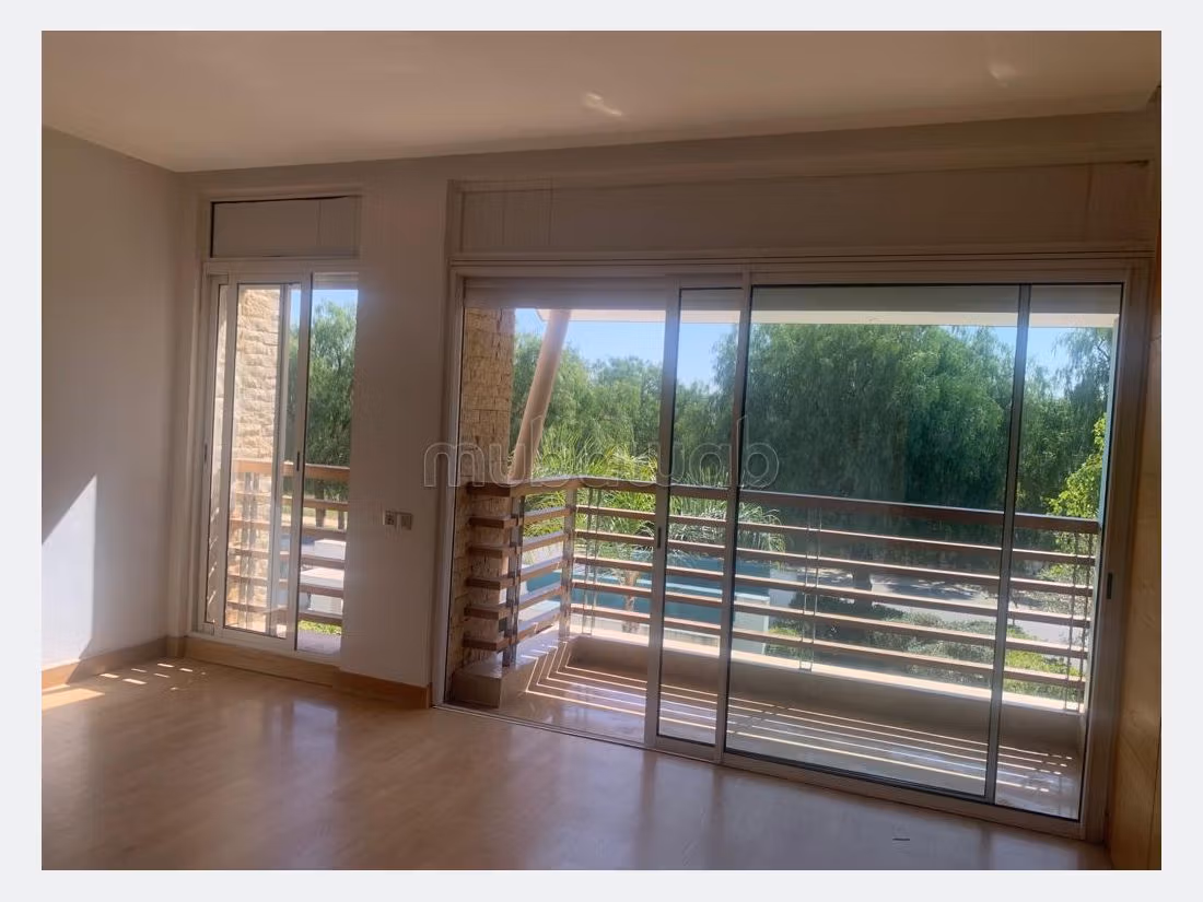 Villa di lusso in vendita. 10 locali spaziosi. Porta blindata e riscaldamento. 