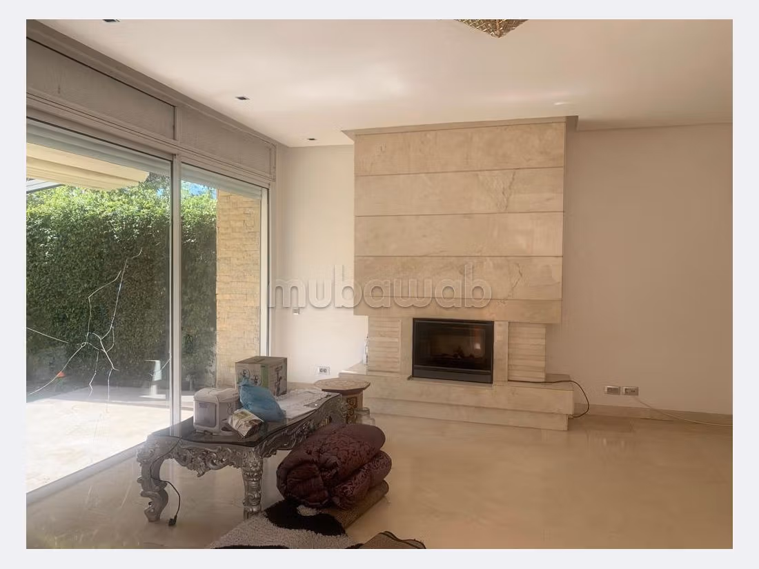 Villa di lusso in vendita. 10 locali spaziosi. Porta blindata e riscaldamento. 