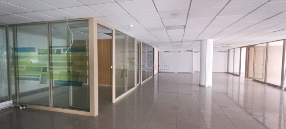 Offices for rent in Sidi Maarouf. Large area 320 m². Lift and parking spaces.
