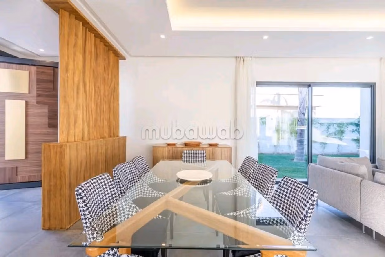 منزل فاخر للإيجار بطريق ورزازات. 4 غرف رائعة. مفروشة