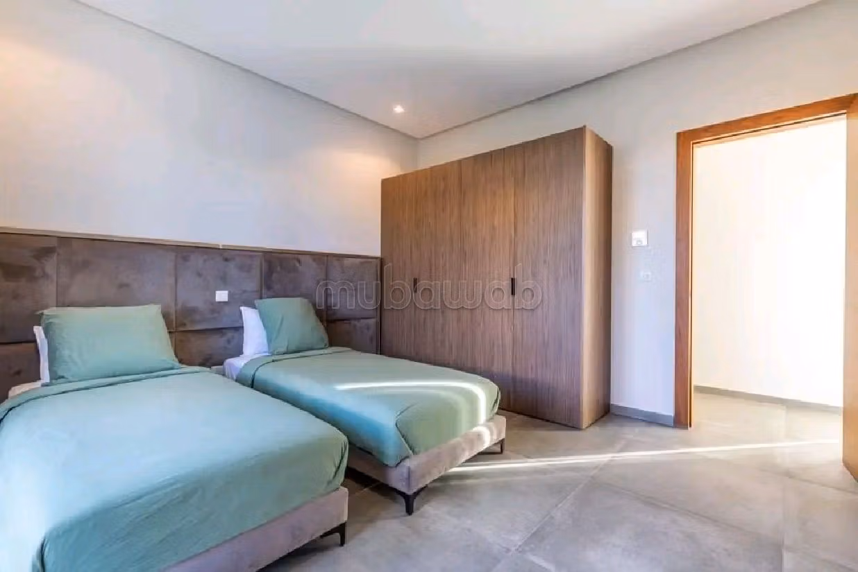 منزل فاخر للإيجار بطريق ورزازات. 4 غرف رائعة. مفروشة