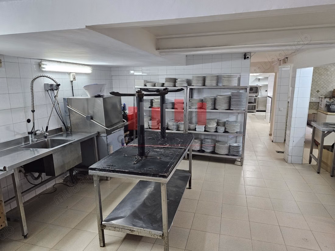 فيلا في حي غوتييه بمساحة 500 متر مربع مع 250 متر مربع من التراس للإيجار مثالية لامتياز مطعم