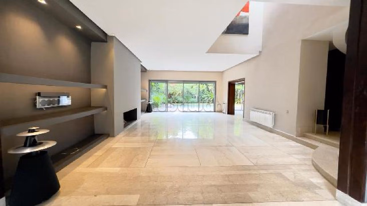 Nu huren: villa's en luxe woningen in Ain Diab Extension. 9 Ruimtes. Terras en garage. 
