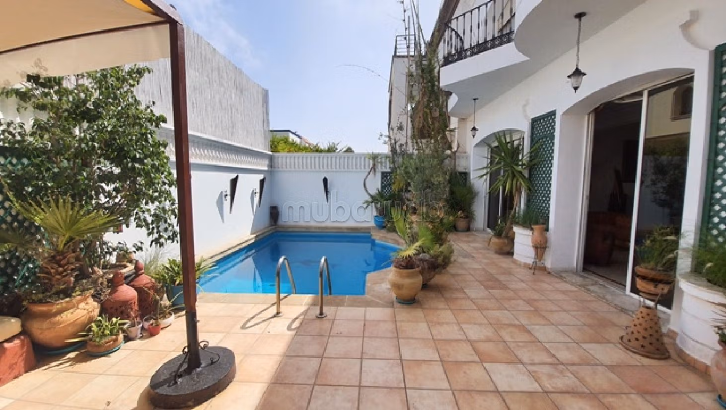 Te huur: villa's en luxe woningen in Ain Diab Extension. 4 Slaapkamers. Zwembad en airconditioning. 