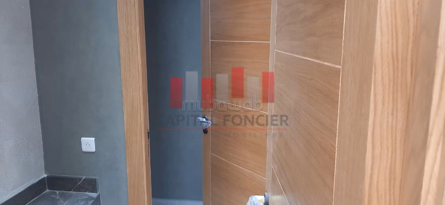 Ufficio da affittare a CIL (Hay Salam). Superficie di 600 m². Grande terrazzo. 