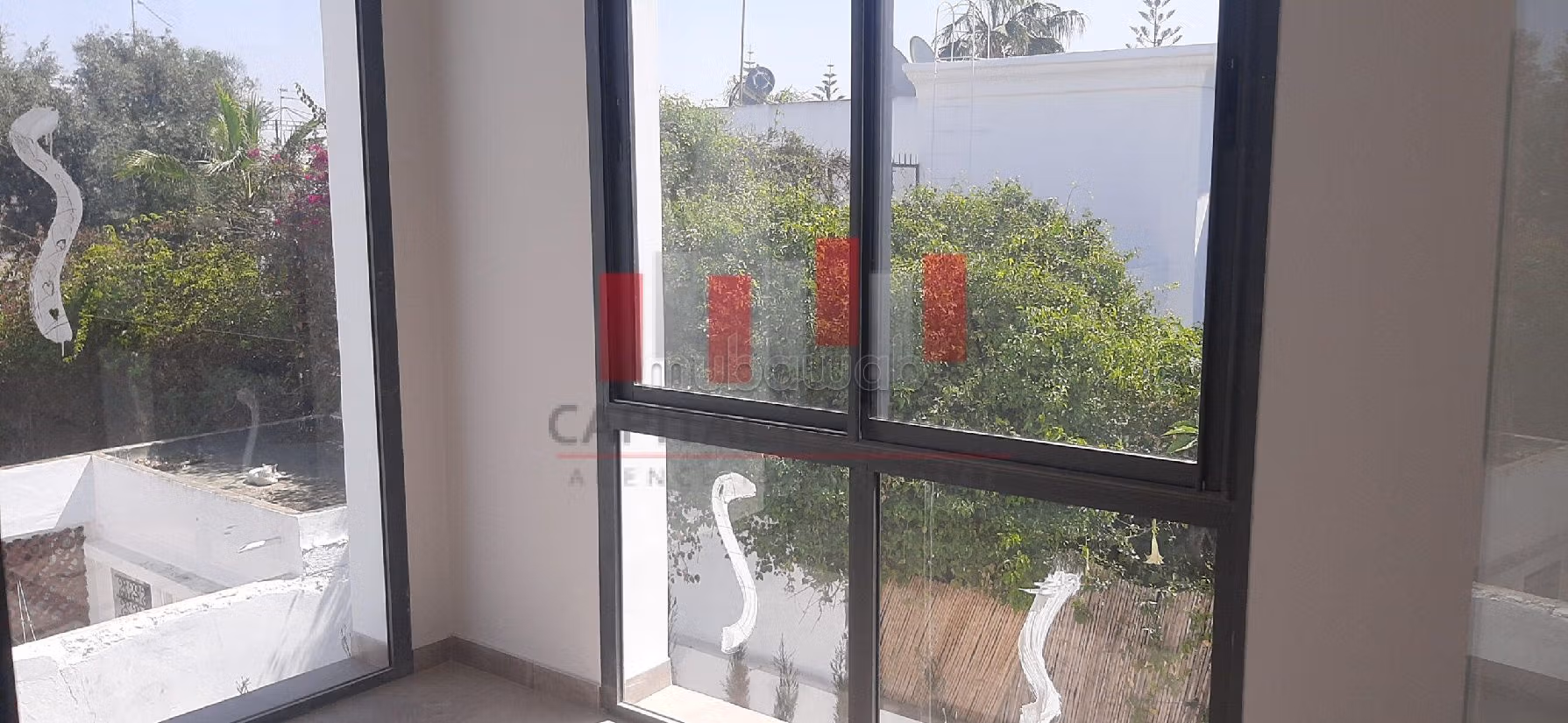 Ufficio da affittare a CIL (Hay Salam). Superficie di 600 m². Grande terrazzo. 