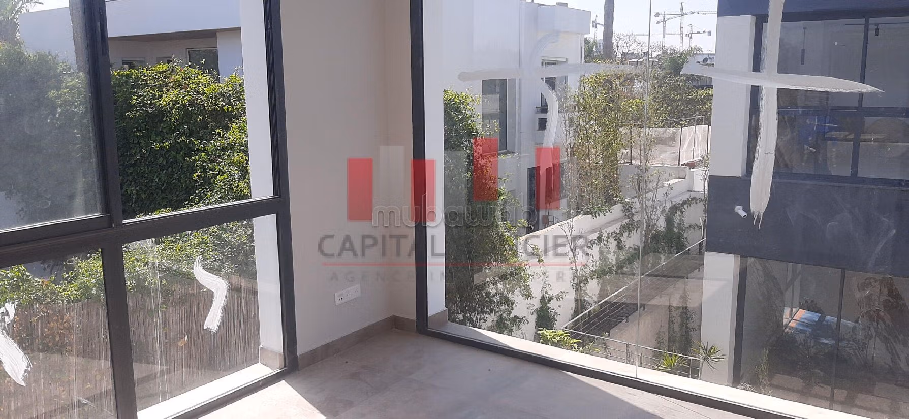 Ufficio da affittare a CIL (Hay Salam). Superficie di 600 m². Grande terrazzo. 