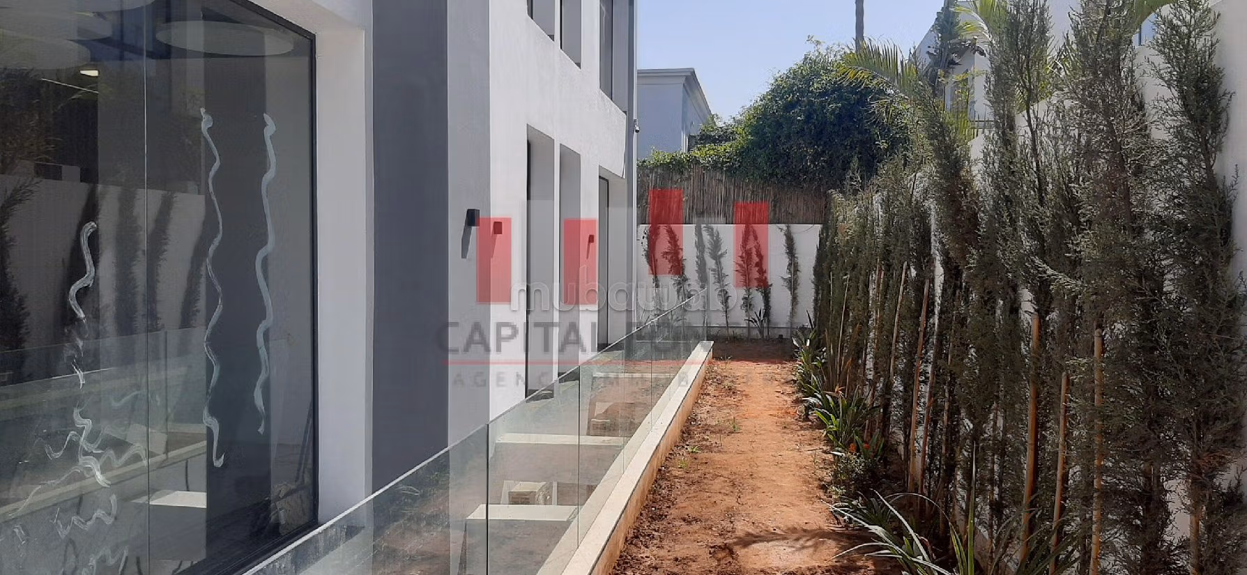 Ufficio da affittare a CIL (Hay Salam). Superficie di 600 m². Grande terrazzo. 