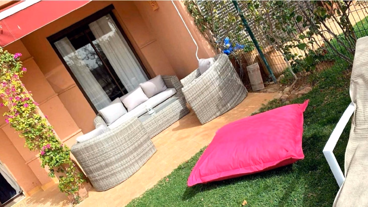Small furnished villa front golf with pool