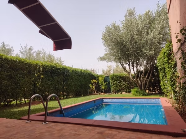Small furnished villa front golf with pool