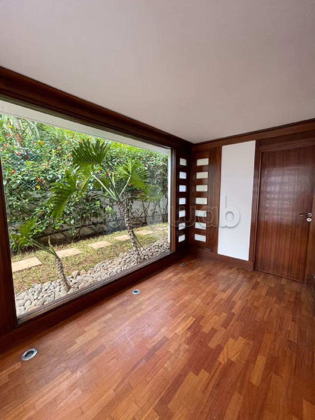 Maison de luxe à louer à Anfa Supérieur. 5 pièces. Tout confort avec piscine et cheminée