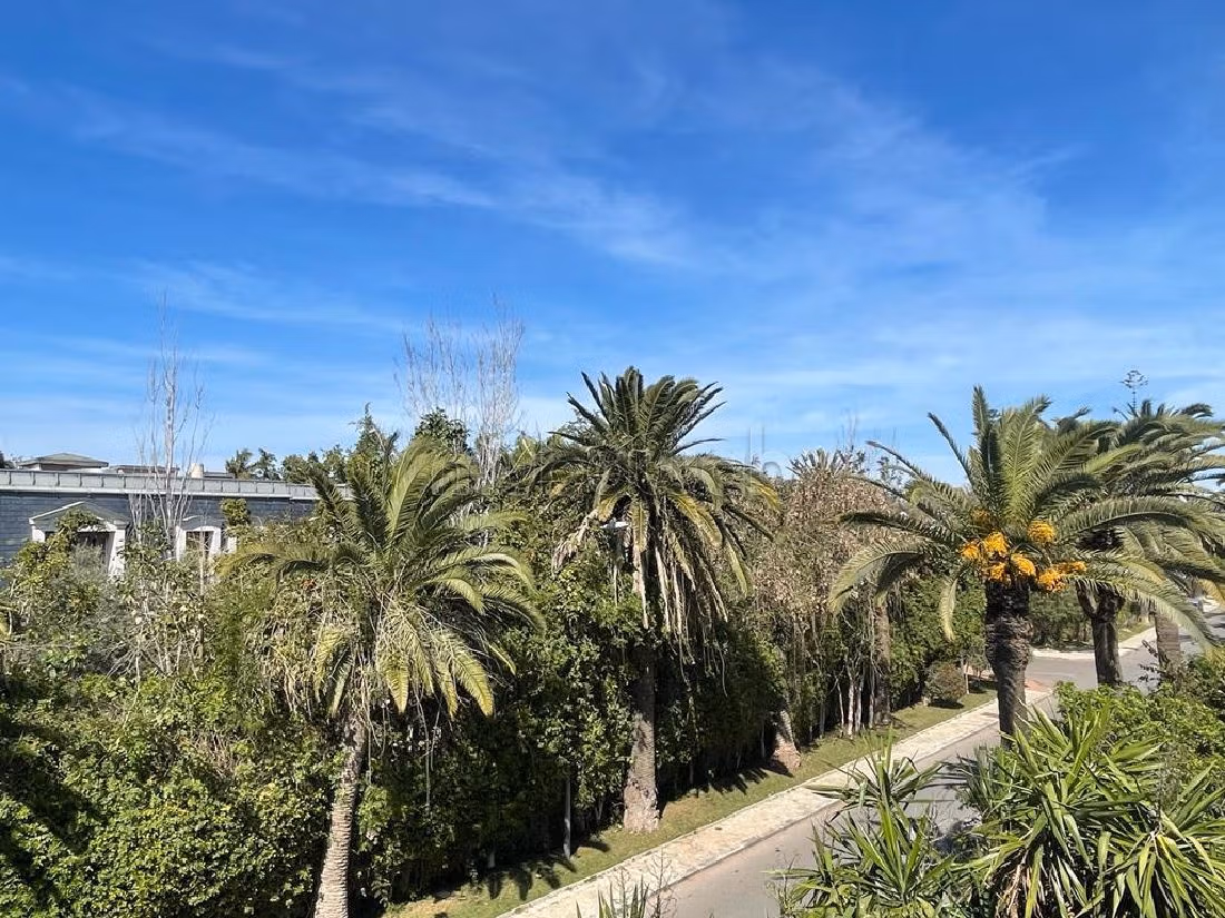Maison de luxe à louer à Anfa Supérieur. 5 pièces. Tout confort avec piscine et cheminée