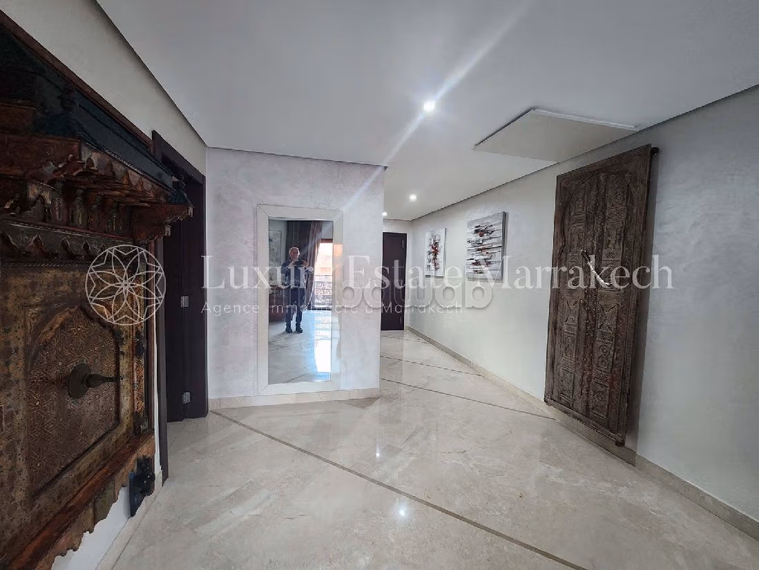 Piso en venta en Guéliz. 2 hermosas habitaciones. Residencia con conserje, aire condicionado general. 