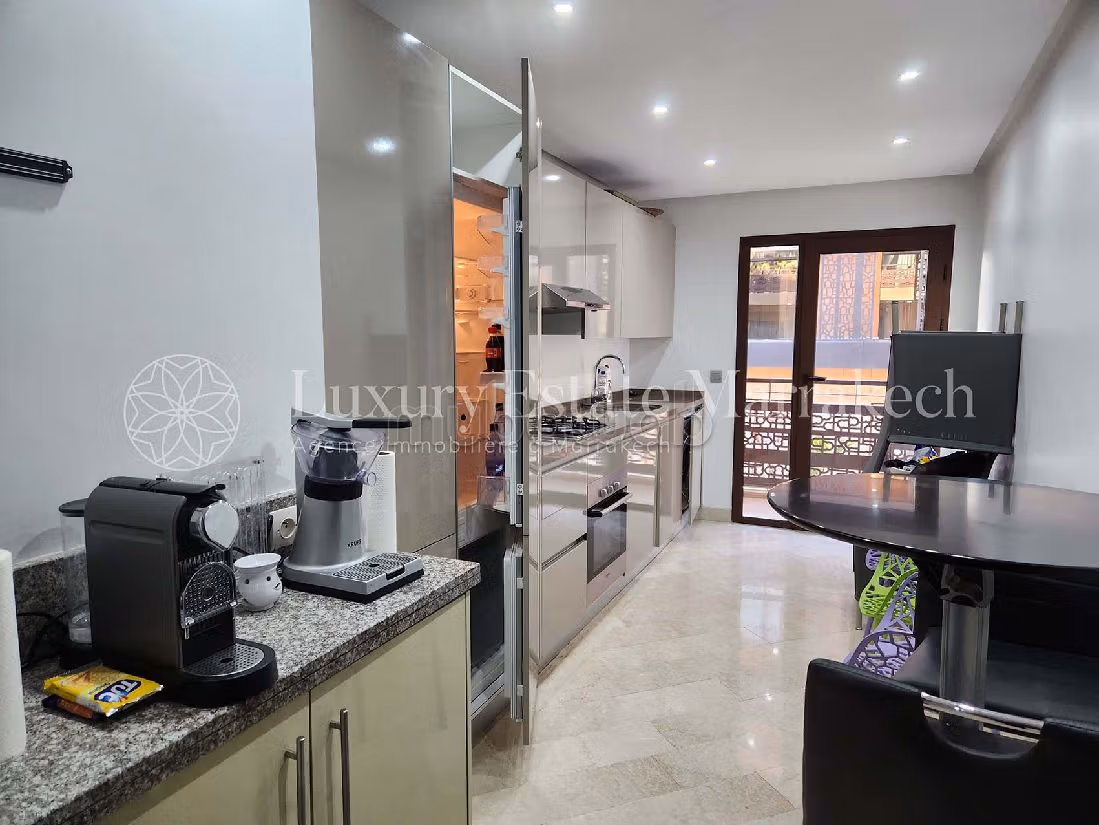 Piso en venta en Guéliz. 2 hermosas habitaciones. Residencia con conserje, aire condicionado general. 