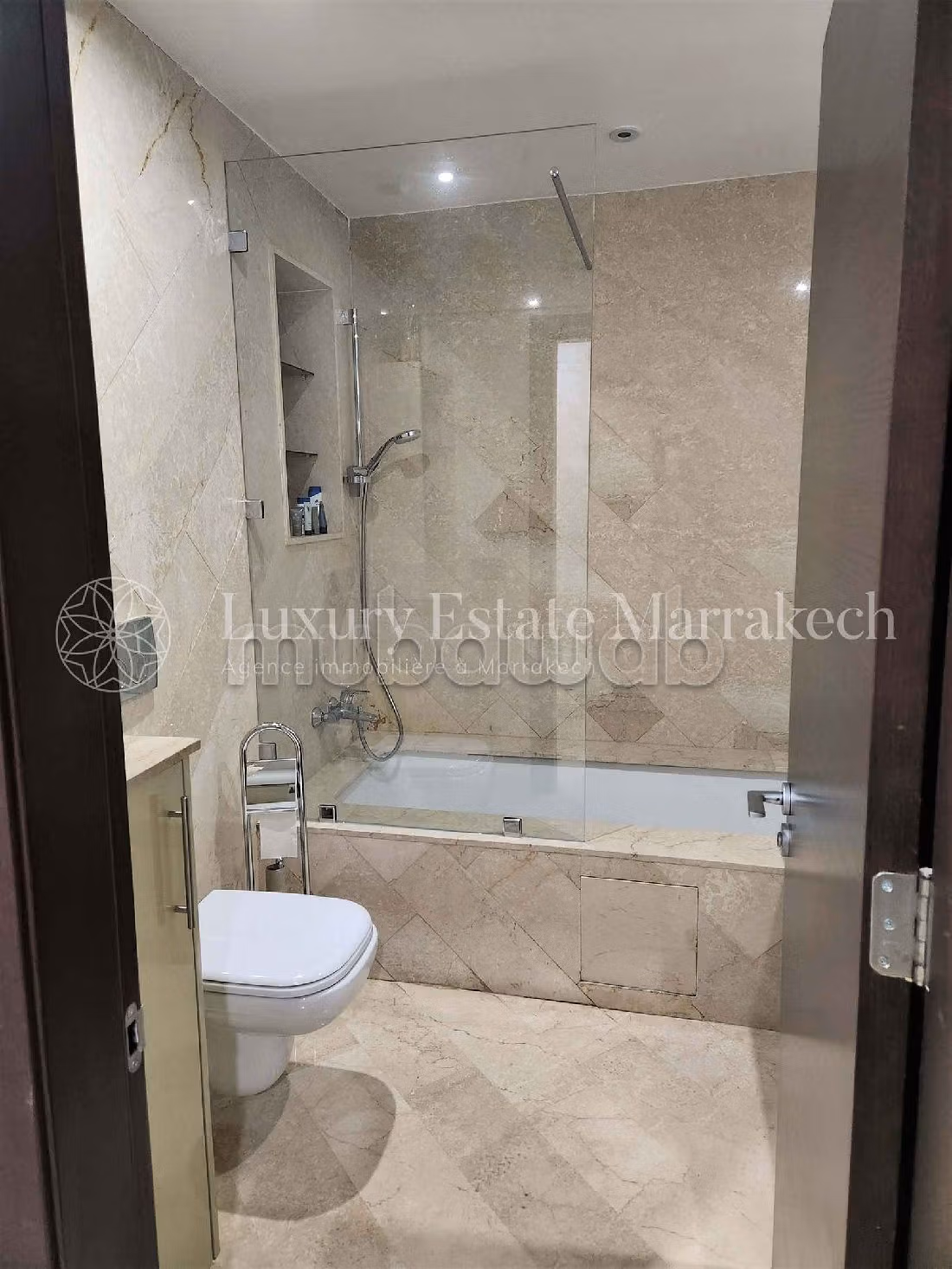 Piso en venta en Guéliz. 2 hermosas habitaciones. Residencia con conserje, aire condicionado general. 