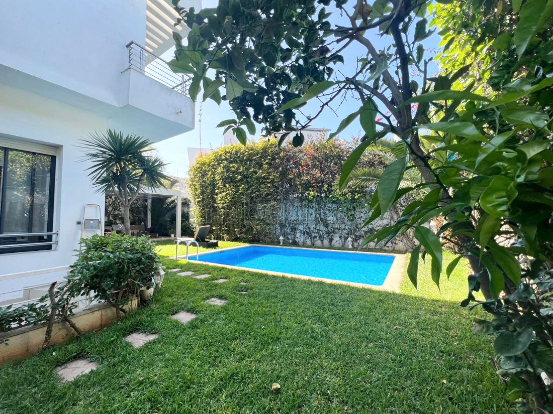 Splendid villa for sale in Ain Diab. 4 lovely rooms. Residence with