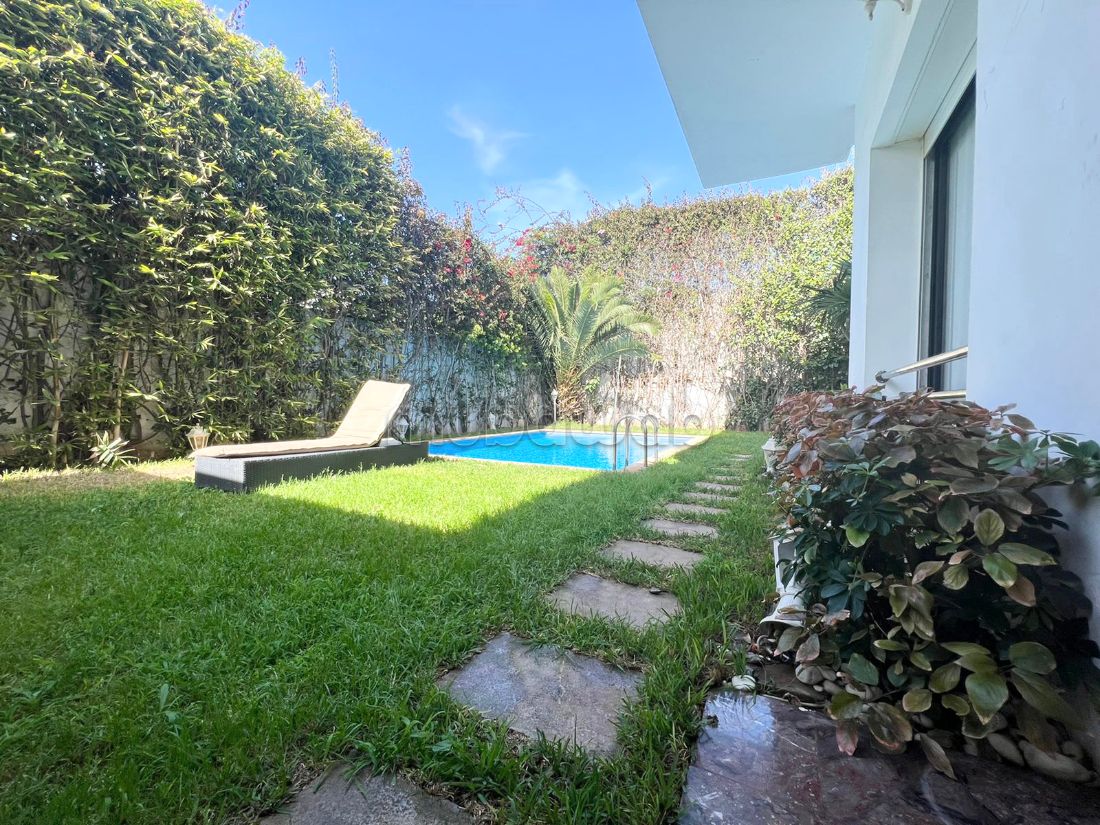 Splendid villa for sale in Ain Diab. 4 lovely rooms. Residence with