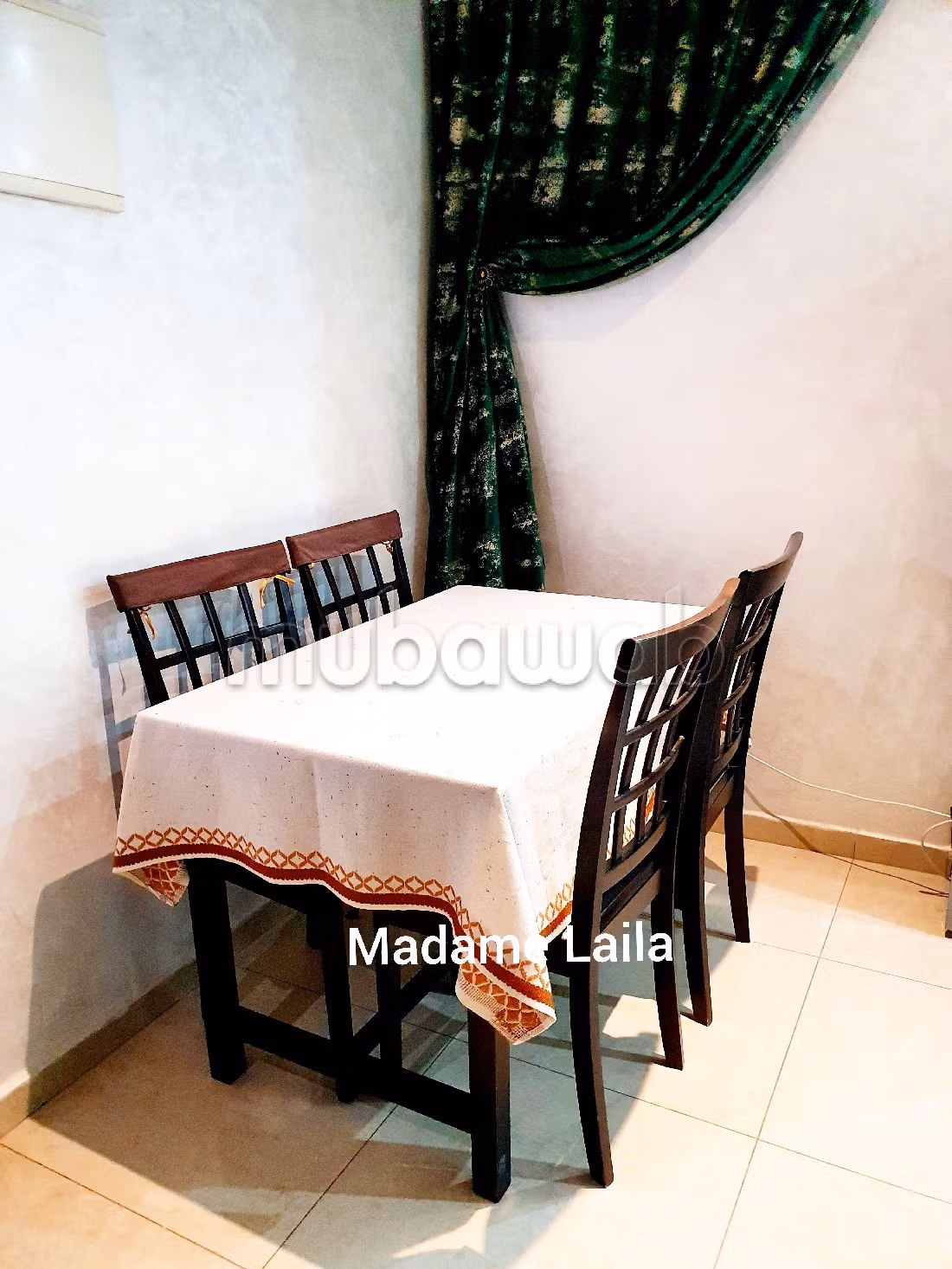 Bellissimo appartamento in affitto a Hay Mohammadi. 1 camera. Camino e servizio di concierge