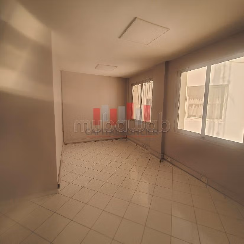 Ufficio in affitto a Centre Ville. Superficie di 270 m²