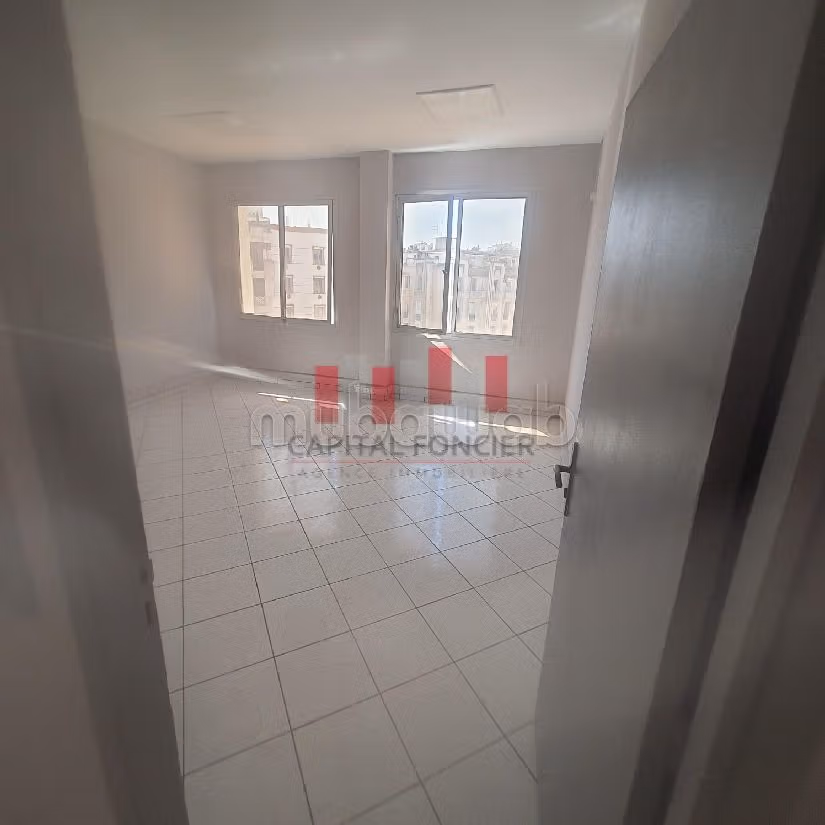 Ufficio in affitto a Centre Ville. Superficie di 270 m²