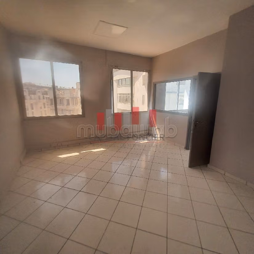 Ufficio in affitto a Centre Ville. Superficie di 270 m²